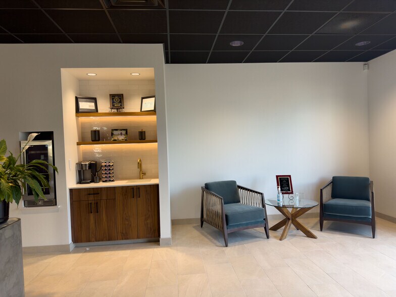 More Photos Of 1155 Del Monte St, Redding Office For Lease