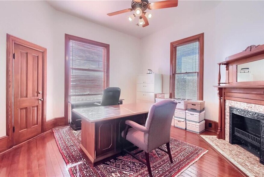 More Photos Of 1602 E Cesar Chavez St, Austin Office Residential For Lease