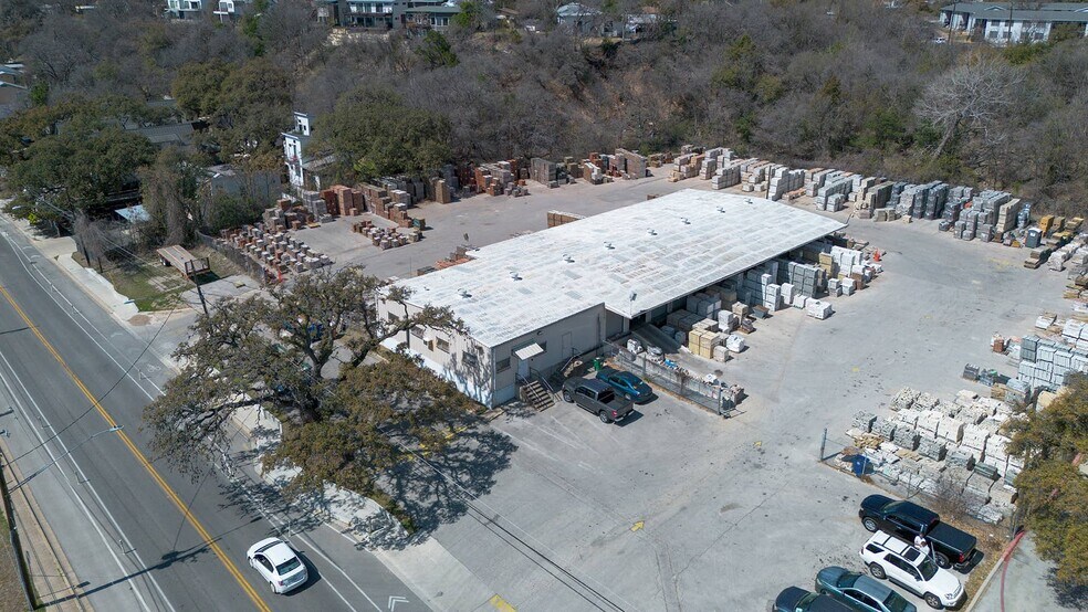 More Photos Of 2900 E Oak Springs Dr, Austin Distribution For Lease