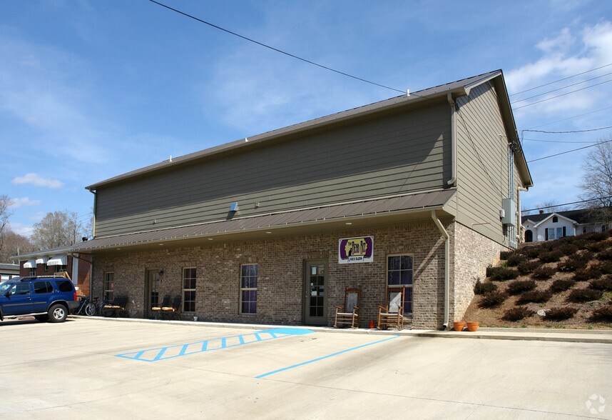 More Photos Of 3745 Helena Rd, Helena Freestanding For Lease