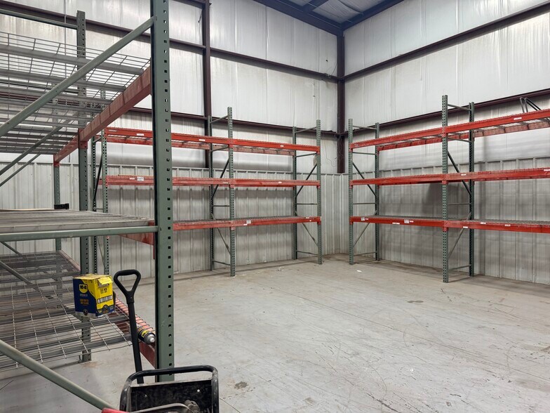 More Photos Of 335 S County Rd W, Odessa Warehouse For Lease