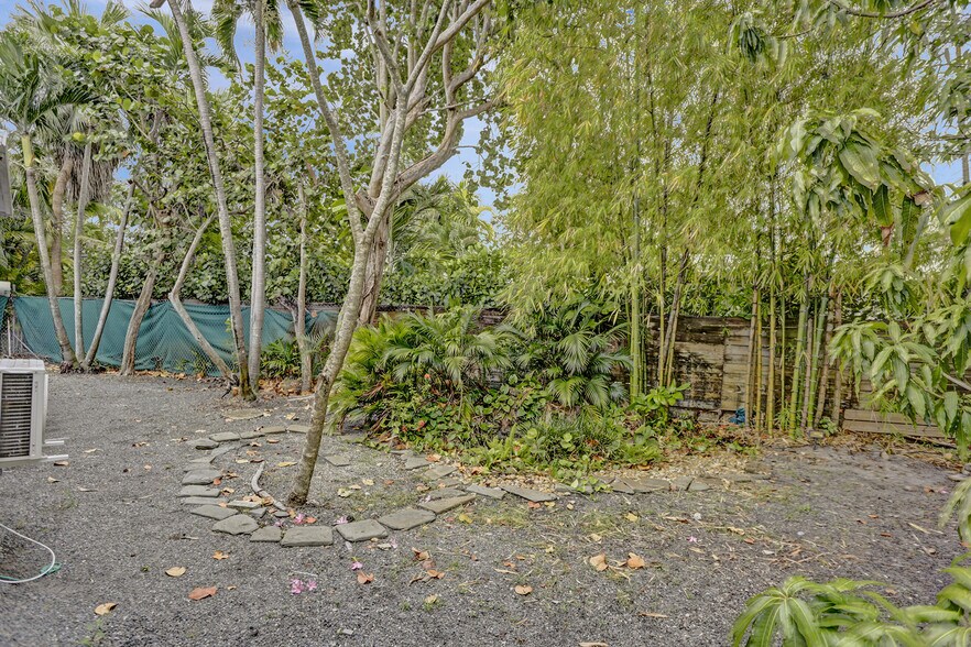 More Photos Of 430 Ne 121st St, Biscayne Park Movie Radio TVStudio For Sale