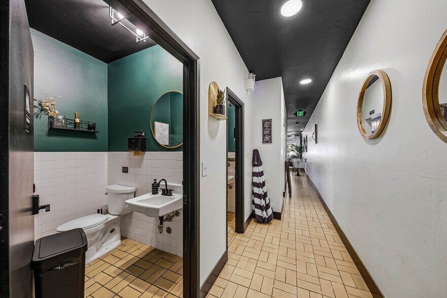 More Photos Of 239 SE G St, Grants Pass General Retail For Sale