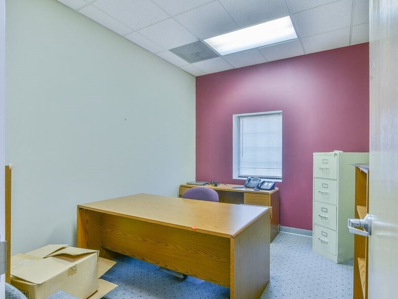 More Photos Of 7 Worth Cir, Johnson City Loft Creative Space For Lease