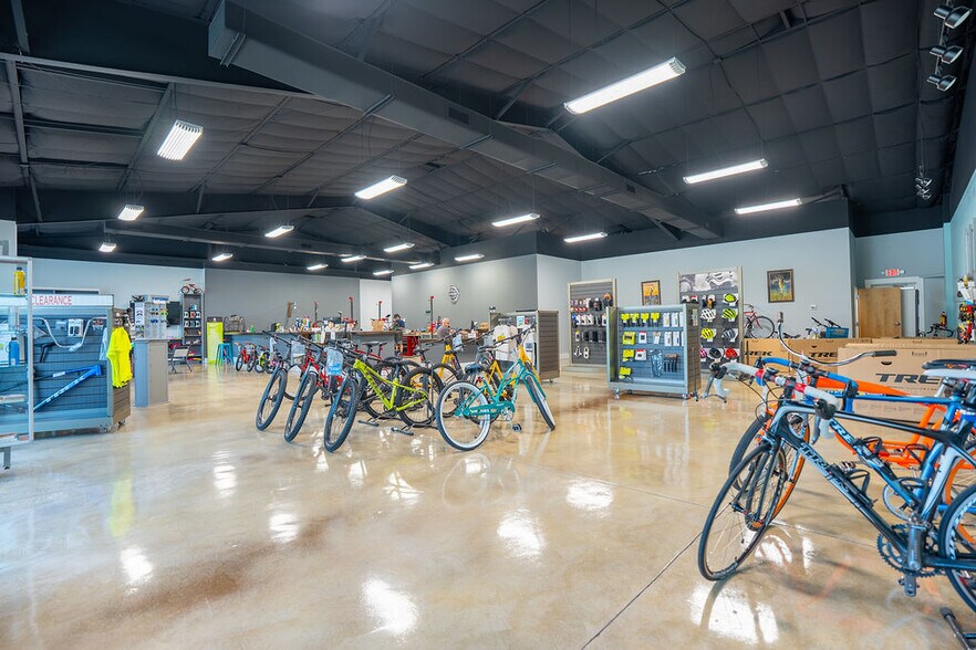 More Photos Of 21 Hollywood Blvd SW, Fort Walton Beach General Retail For Sale