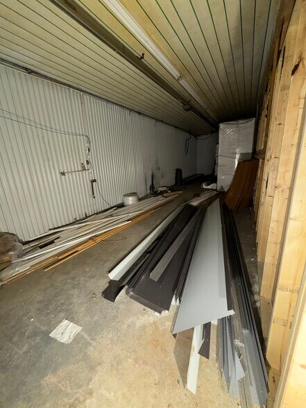 More Photos Of 10535 Highway 53 W, Talking Rock Service For Sale