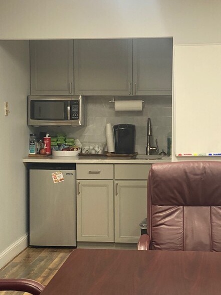 More Photos Of 600 Deer Rd, Cherry Hill Light Distribution For Sale