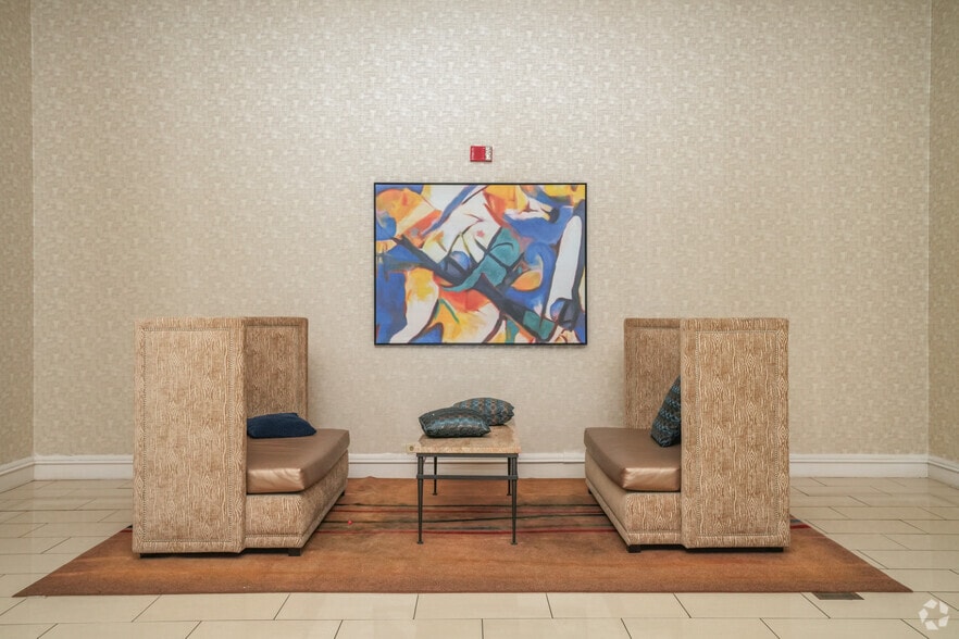 More Photos Of 200 E Amite St, Jackson Hotel For Sale