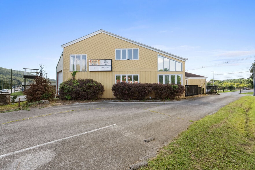 Primary Photo Of 320 Wears Valley Rd, Pigeon Forge Loft Creative Space For Sale