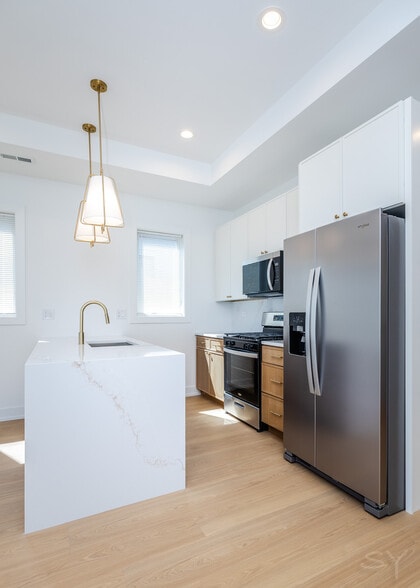 More Photos Of 6044 Eberhart ave, Chicago Apartments For Sale