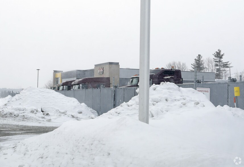More Photos Of 160 Rue Des Entreprises, Sainte-anne-des-plaines Industrial For Lease