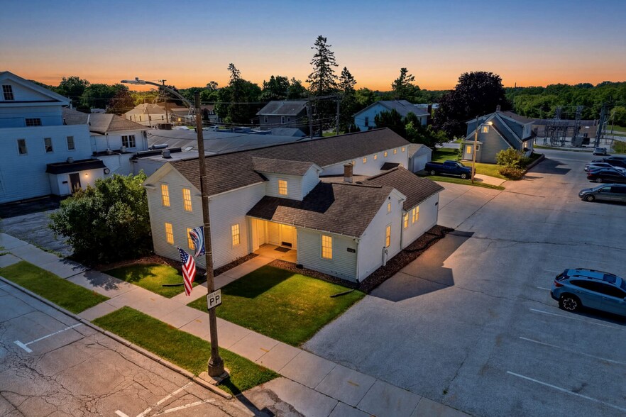More Photos Of 517 Monroe St, Sheboygan Falls Office For Sale