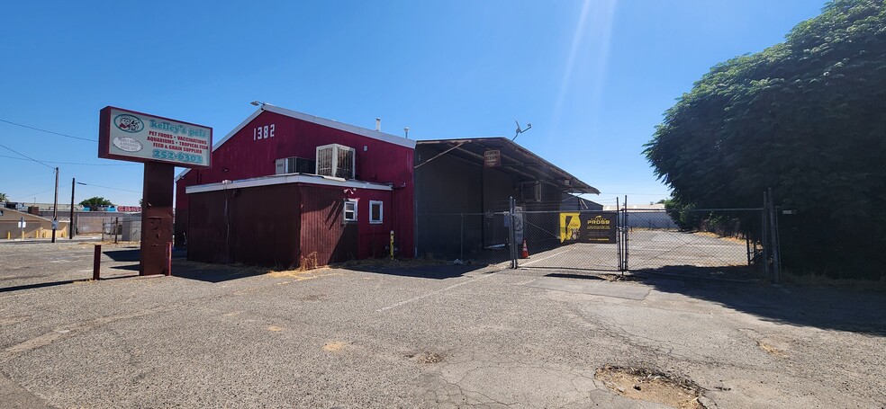 Primary Photo Of 1382 Cedar Ave, Fresno Warehouse For Sale