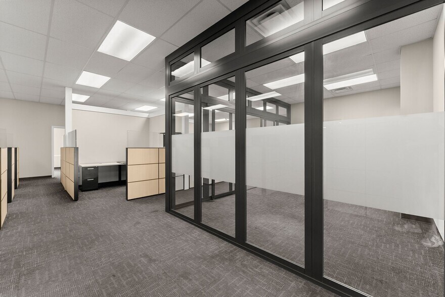 More Photos Of 3917 Old Flowery Branch Rd, Oakwood Flex For Lease