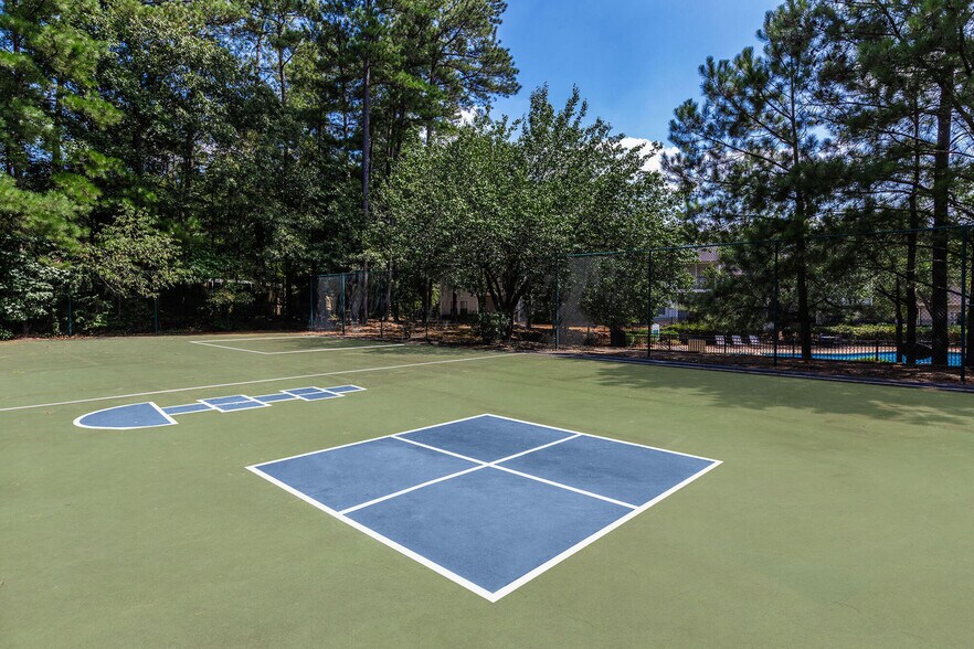 More Photos Of 5816 Covington Hwy, Decatur Apartments For Sale
