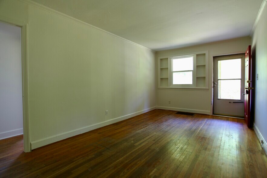 More Photos Of 5304 Eaton Cir, Charlotte Multifamily For Sale