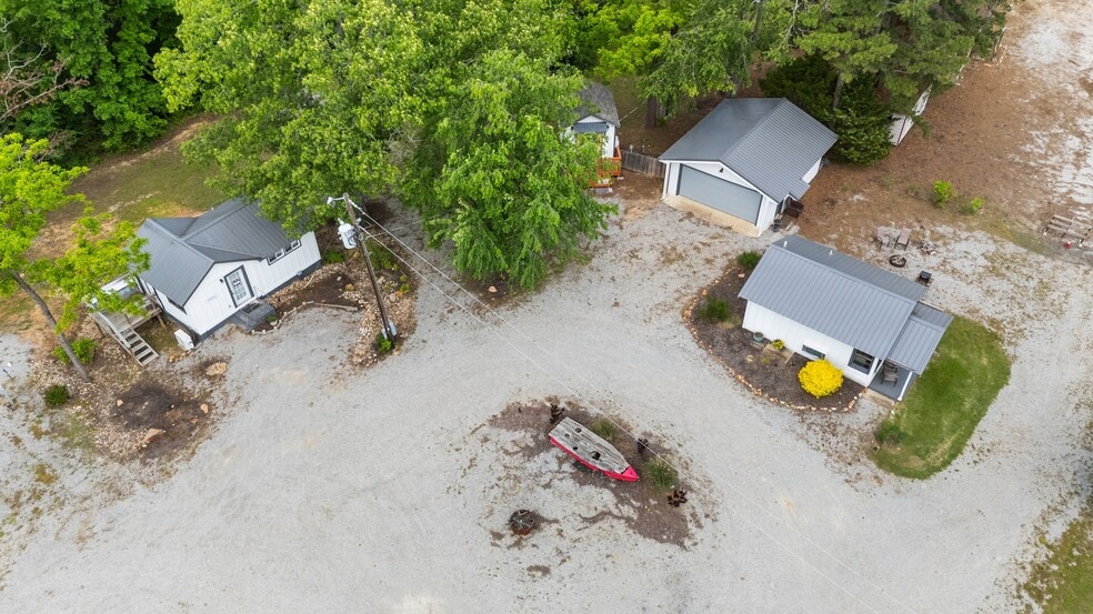 More Photos Of 10897 AR-5, Salesville Hotel For Sale