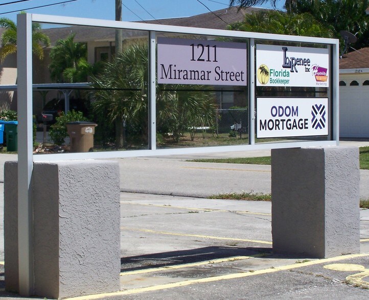 More Photos Of 1211 Miramar St, Cape Coral Office For Sale