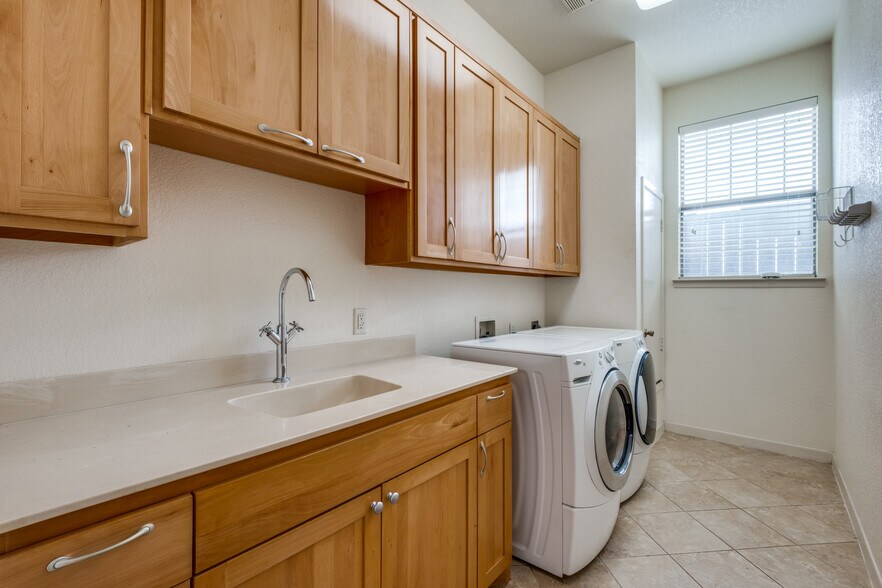 More Photos Of 2002 Moser Ave, Dallas Land For Sale