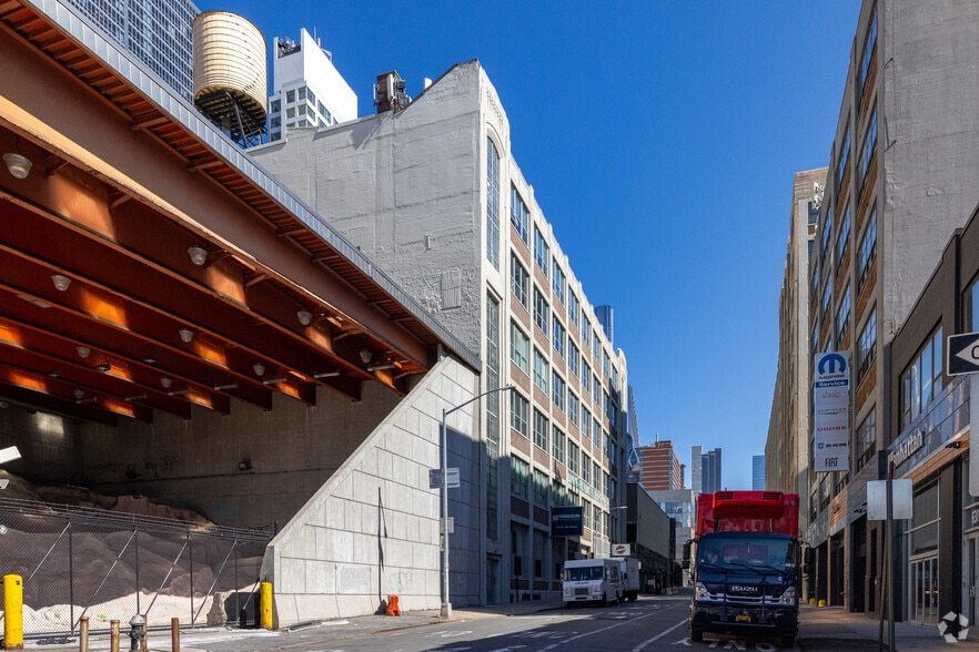 Primary Photo Of 625 W 55th St, New York Warehouse For Lease