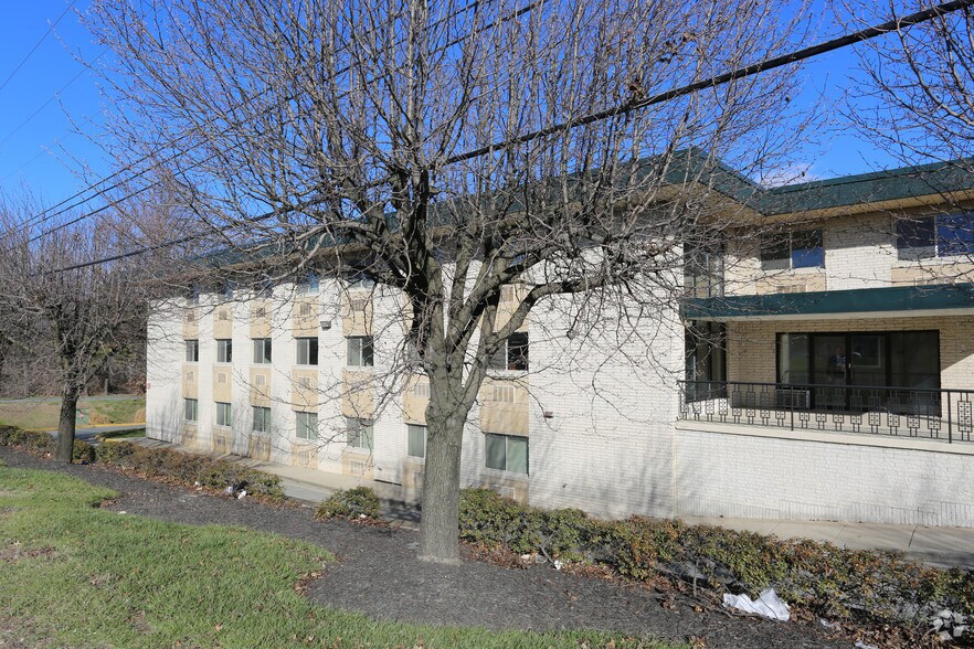 More Photos Of 702-708 E Gude Dr, Rockville Coworking Space