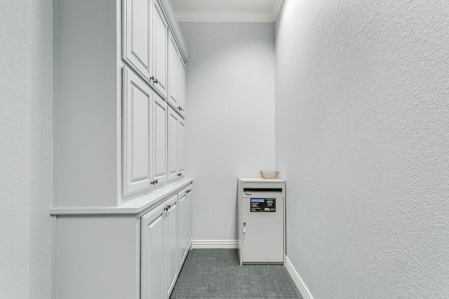 More Photos Of 7633 Bellaire Dr S, Fort Worth Medical For Sale