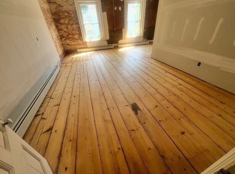 More Photos Of 80 Main St, Wiscasset Storefront Retail Residential For Lease