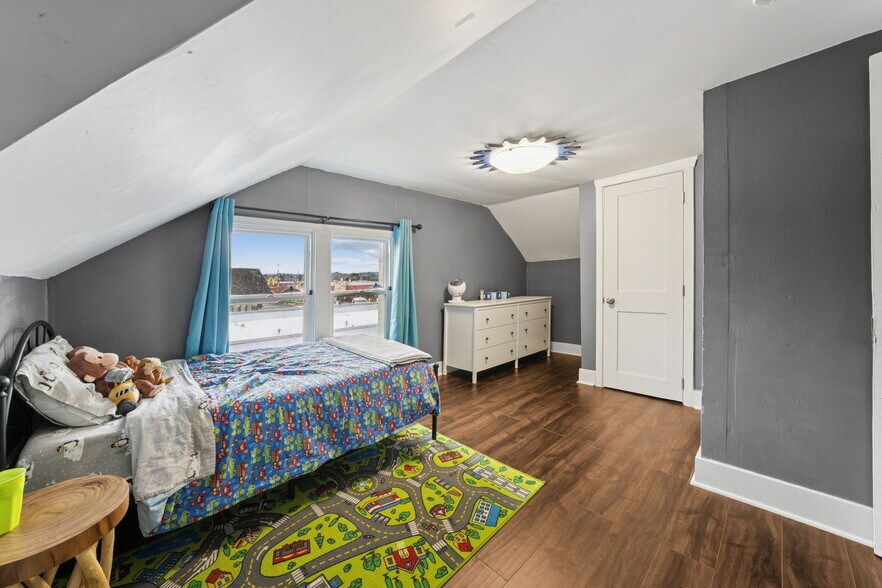 More Photos Of 413 2nd St NE, Puyallup Office For Sale