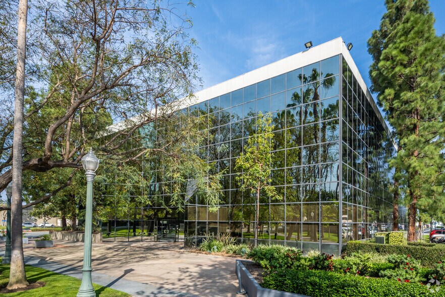 More Photos Of 100 S Anaheim Blvd, Anaheim Office For Lease