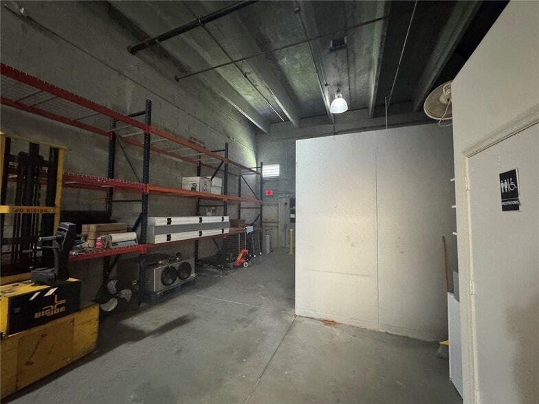 More Photos Of 2061 NW 112th Ave, Miami Light Distribution For Lease