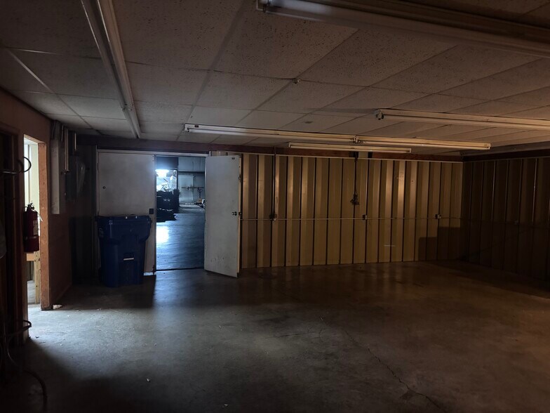 More Photos Of 303 W Raleigh St, Siler City Flex For Sale