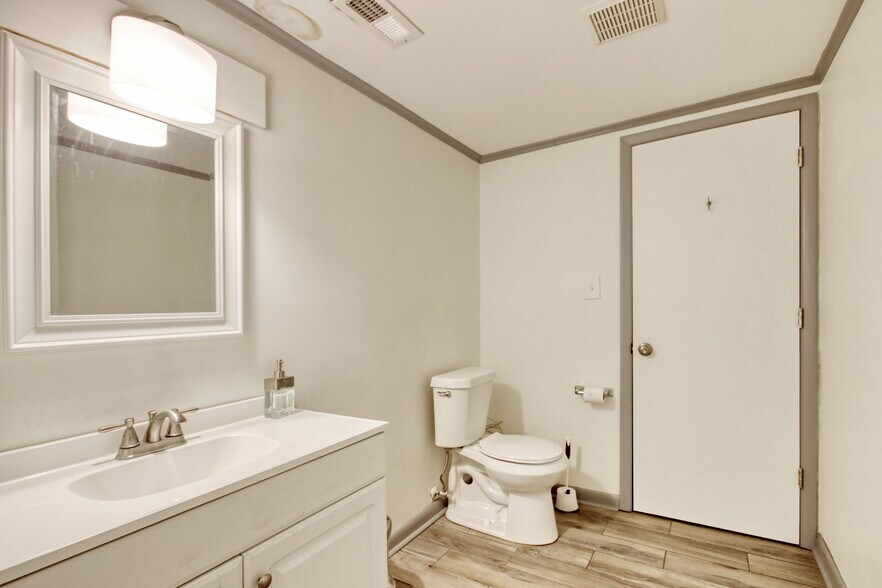 More Photos Of 604 Front St, Georgetown Office For Sale