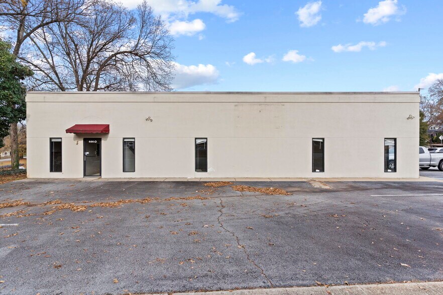 More Photos Of 444 Hampton Ave, Pickens Storefront Retail Office For Lease