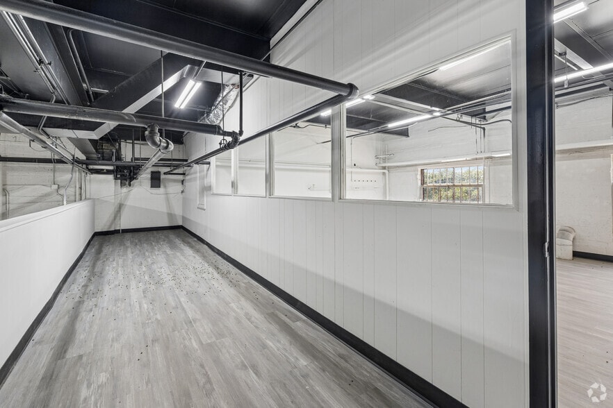 More Photos Of 2810 W Saratoga St, Baltimore Warehouse For Sale