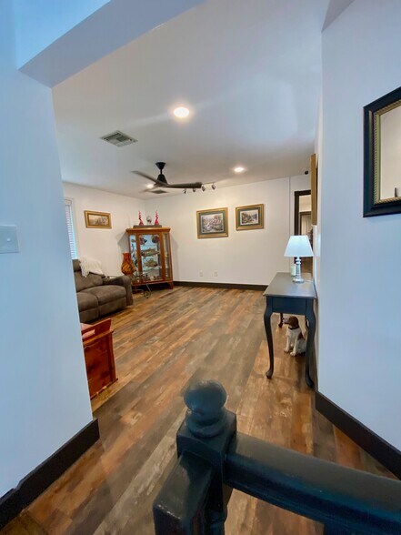 More Photos Of 2021 Art Museum Dr, Jacksonville Loft Creative Space For Sale