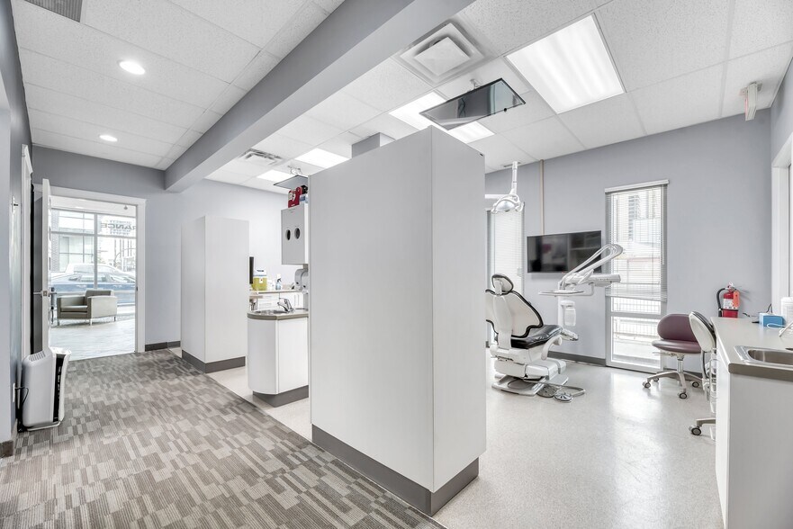 More Photos Of 902 9th Ave SW, Calgary Medical For Sale