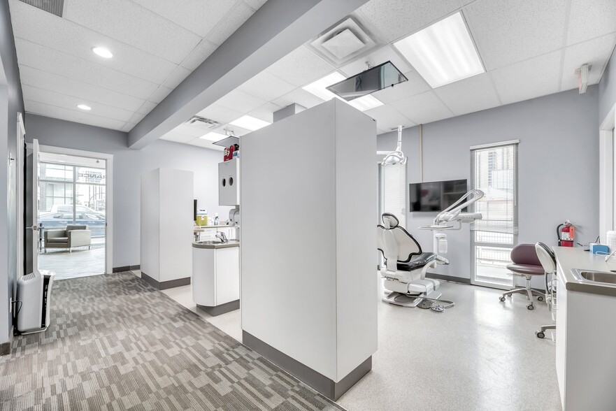 More Photos Of 902 9th Ave SW, Calgary Medical For Lease