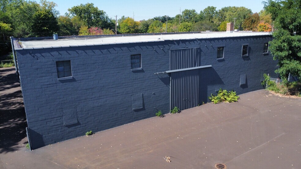 More Photos Of 1121 River St, Lansing Distribution For Lease