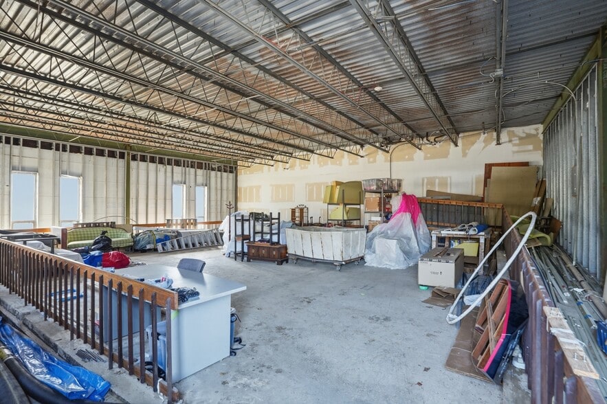 More Photos Of 19 John Clarke Rd, Middletown Office For Sale