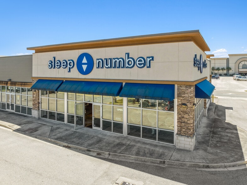 More Photos Of 3255 Airport Blvd, Mobile Storefront For Lease