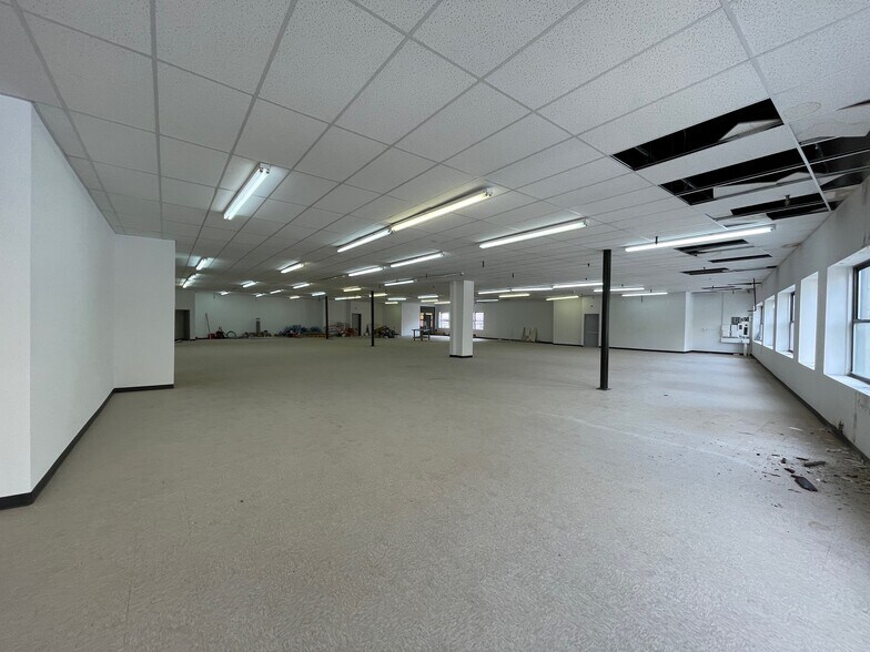 More Photos Of 40-48 W Burnside Ave, Bronx Storefront Retail Office For Lease