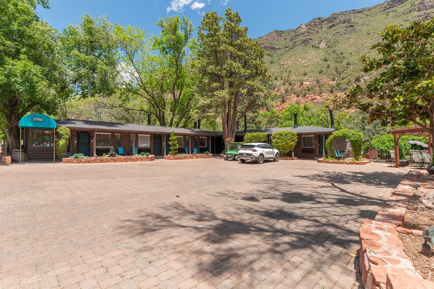 More Photos Of 4548 N State Route 89A, Sedona Hotel For Sale