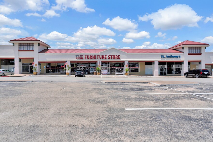 More Photos Of 5100-5353 Trail Lake Dr, Fort Worth Unknown For Lease