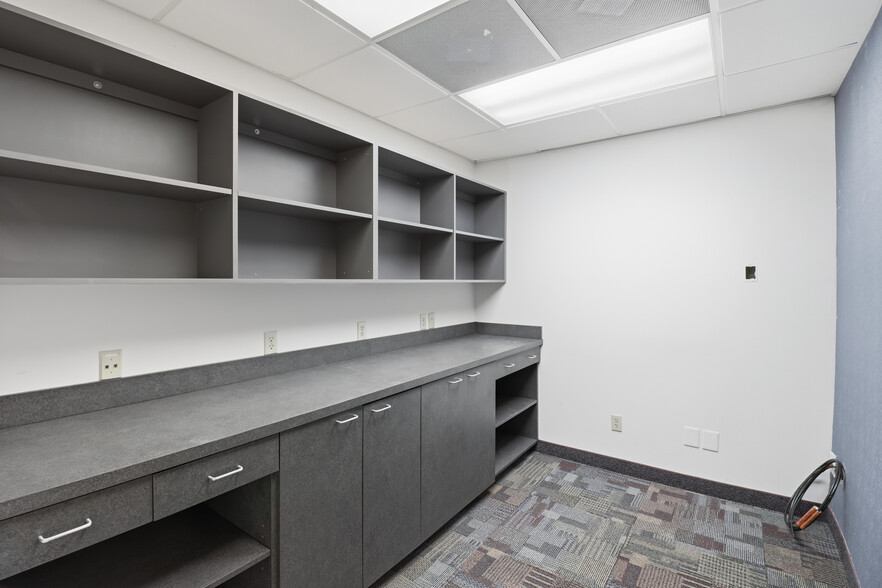 More Photos Of 585 Technology Pky, Lake Mary Office For Sale