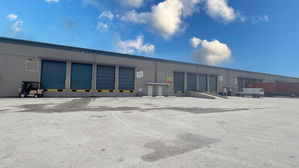 More Photos Of 9949 NW 89th Ave, Medley Warehouse For Lease