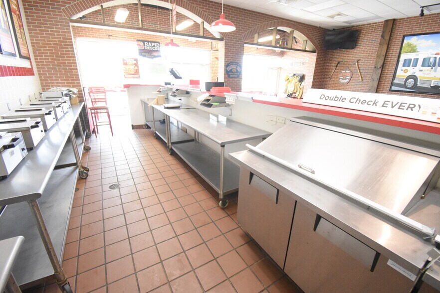 More Photos Of 253 N Bypass 35, Alvin Storefront For Lease