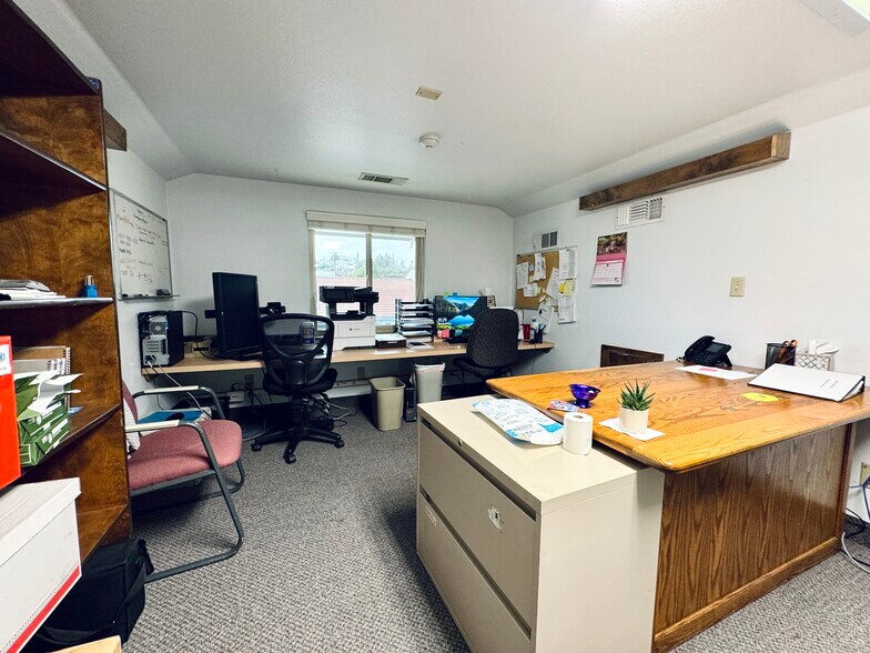 More Photos Of 2036 Railroad Ave, Redding Office For Sale
