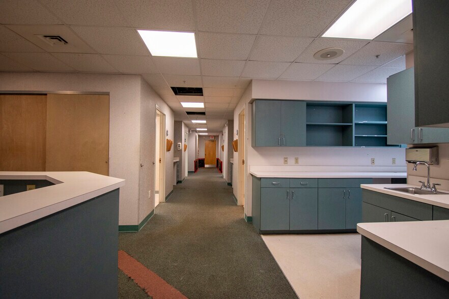 More Photos Of 2525 Harbor Blvd, Port Charlotte Medical For Lease