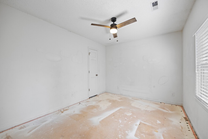 More Photos Of 5037 Sunset Blvd, Lexington Office For Sale