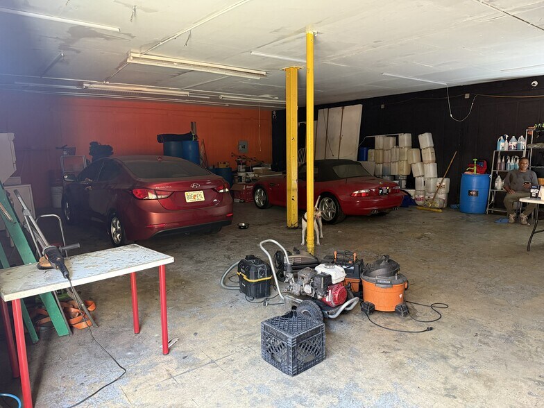 More Photos Of 1341 NW 20th St, Miami Freestanding For Sale